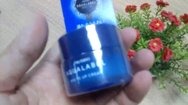 Kem dưỡng trắng da ban đêm Shiseido Aqualabel White Up Cream